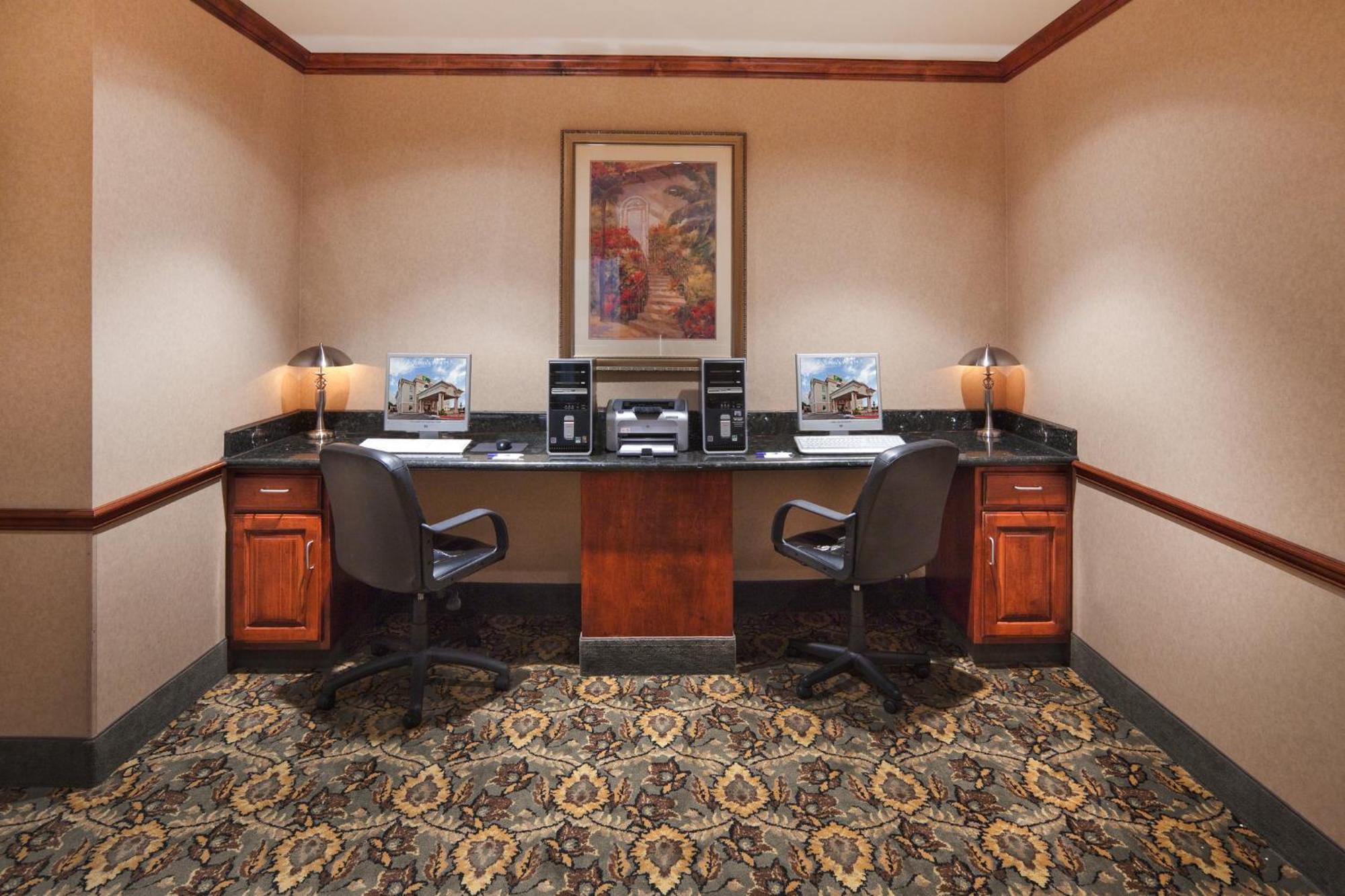 Holiday Inn Express Hotel & Suites Woodward Hwy 270 By Ihg Exterior foto